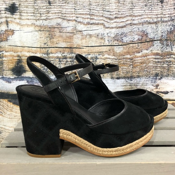 Tory Burch Shoes - Tory Burch stunning 60’s-look Camilla wedges!